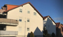 Hausansicht 2-Zimmer-Dachgeschosswohnung mit Balkon in Schönwölkau