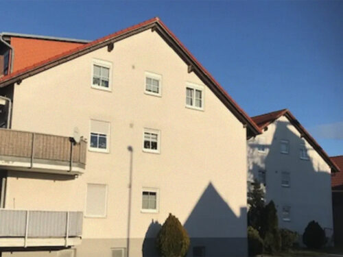 Hausansicht 2-Zimmer-Dachgeschosswohnung mit Balkon in Schönwölkau
